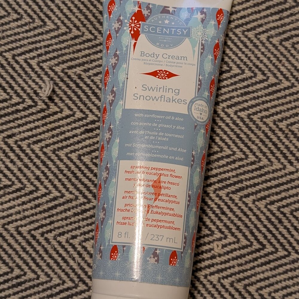 Scentsy Swirling Snowflakes Body Cream Whiff Box Exclusive